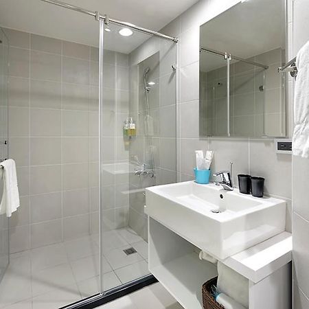 Hommie Inn Taichung Exterior photo